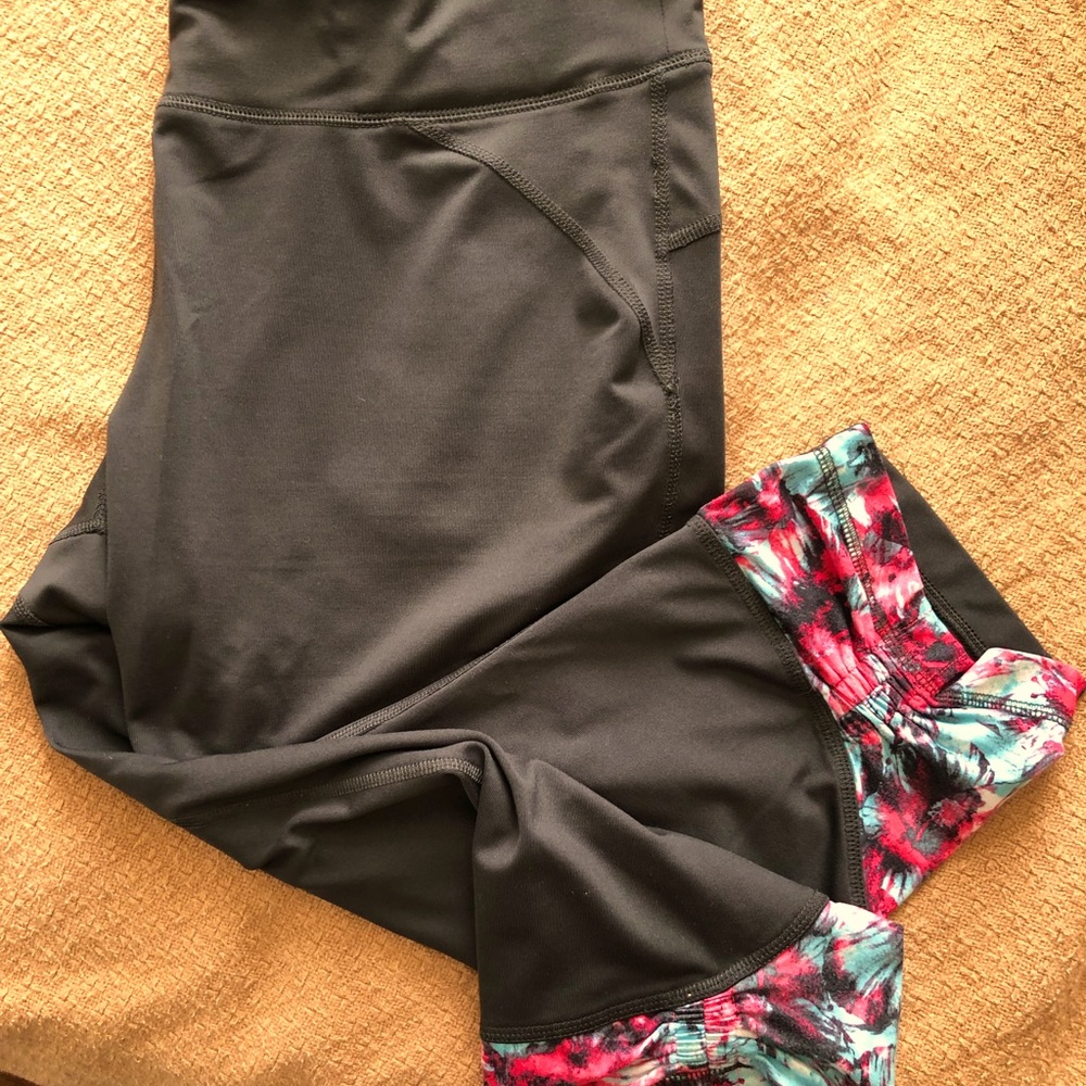 Athletic capri leggings